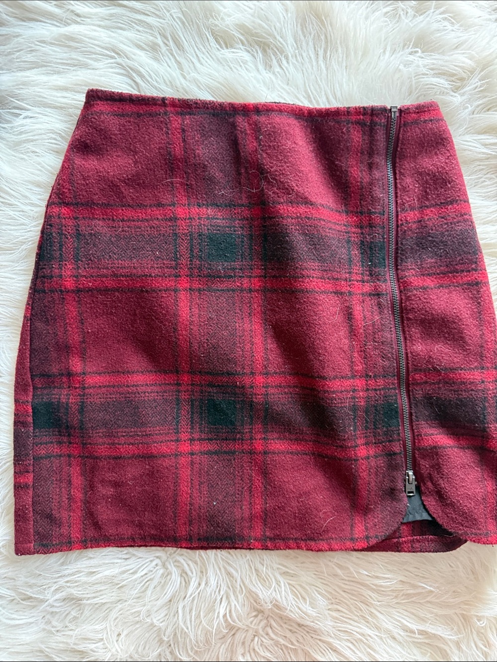 ♥️HOLLISTER RED PLAID MINI SKIRT❄️